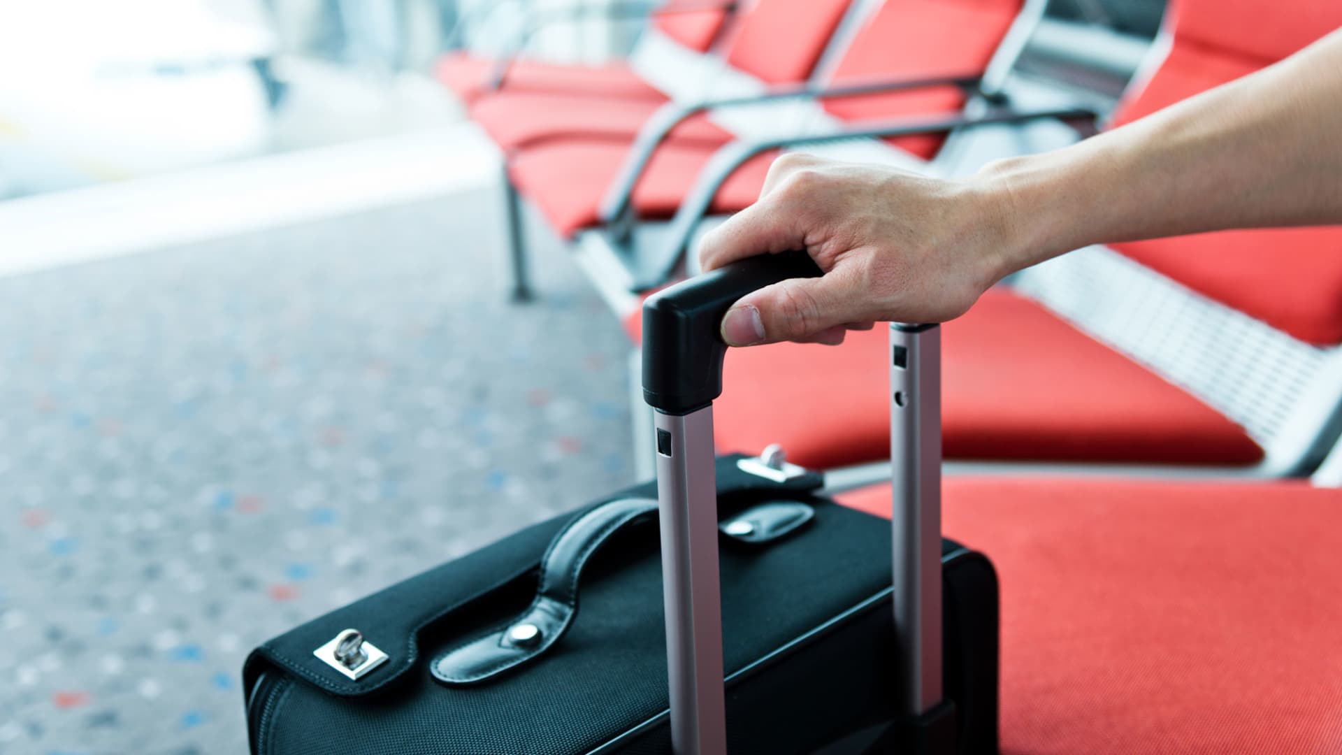 how to stay safe while traveling